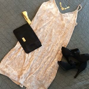 H&m textured velvet dress in blush M